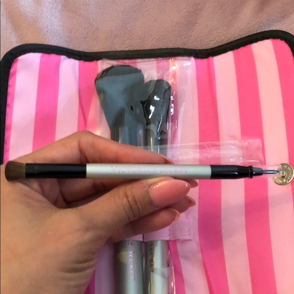 VS Makeup Brush Set - Picture 4 of 6